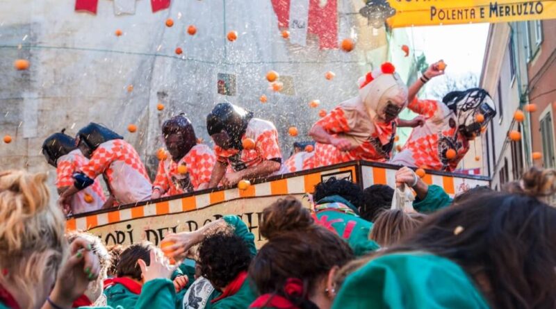 Una bizzarra tradizione: la battaglia delle arance di Ivrea